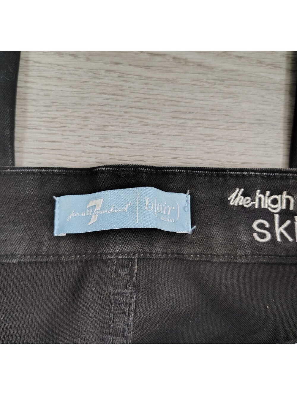 7 for all mankind skinny pants. Size 27 - Picture 4 of 7